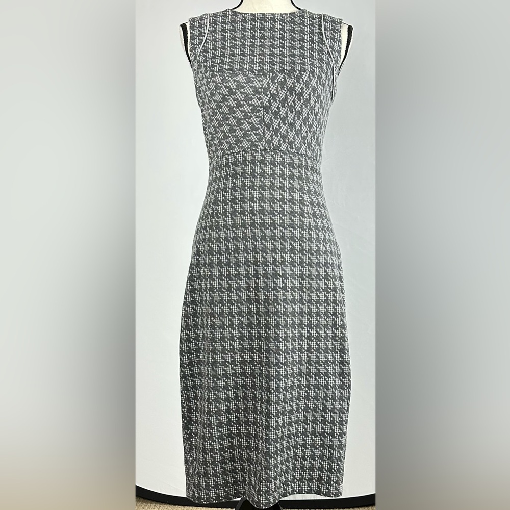 DONNA MORGAN grey houndstooth sleeveless midi dress - size 4